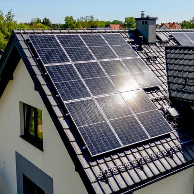 Fotowoltaika 3,92 kW – instalacja dachowa (Jinko Solar 490 W + falownik Deye)