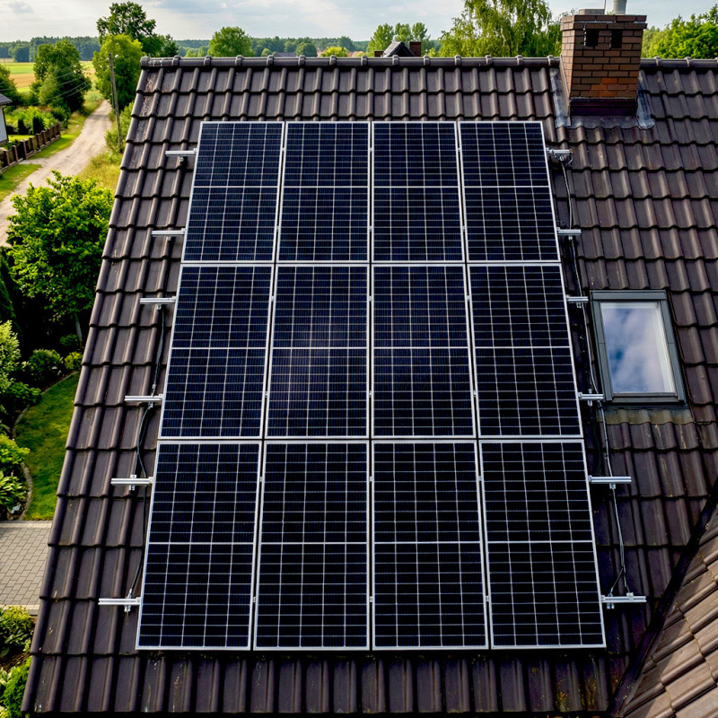 Fotowoltaika 9,8 kW – instalacja dachowa (Jinko Solar 490 W + falownik Deye)