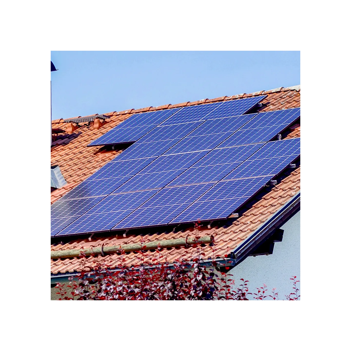 Fotowoltaika 49,98 kW – instalacja dachowa (Jinko Solar 490 W + falownik Deye)